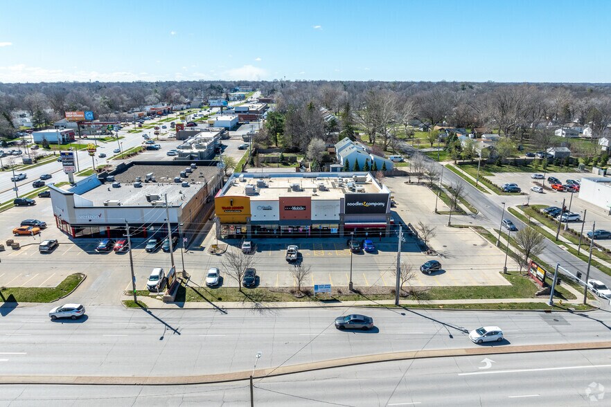 5824-5832 Douglas Ave, Des Moines, IA for lease - Aerial - Image 3 of 5