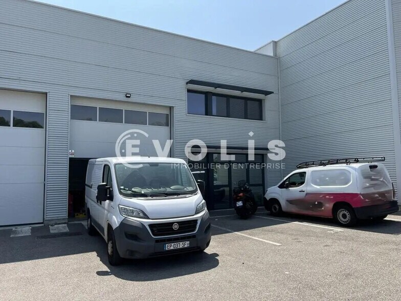 Flex dans Genas à louer - Photo du bâtiment - Image 1 de 11