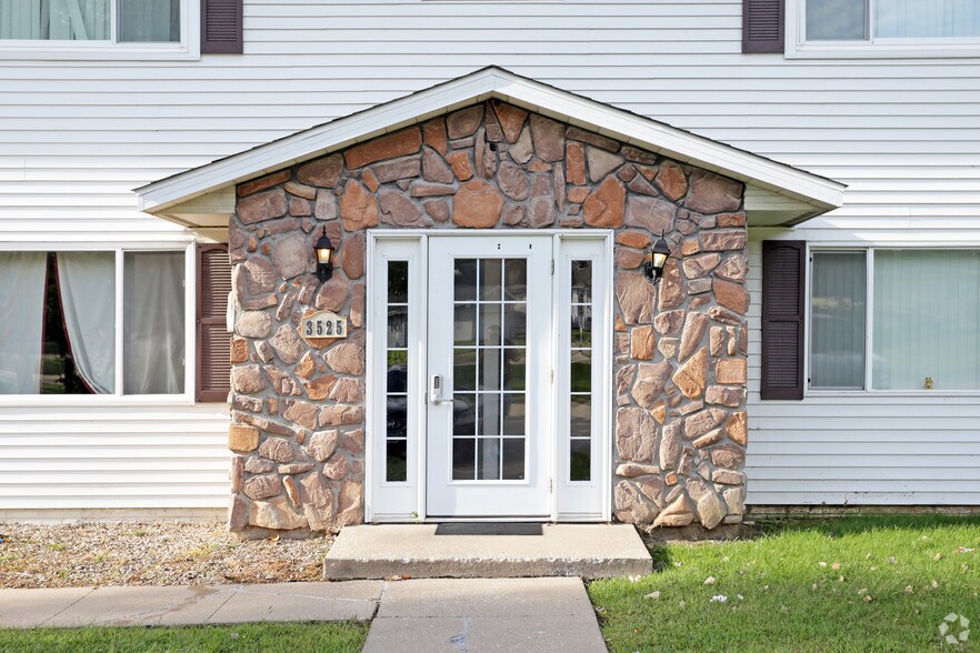 3525 E Ave NW, Cedar Rapids, IA à vendre - Photo du bâtiment - Image 2 de 13
