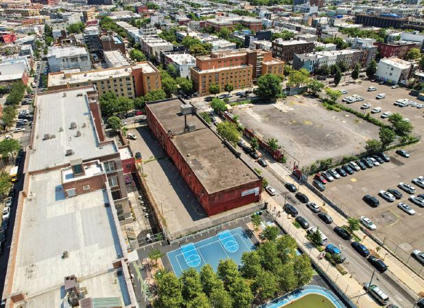 43 George St, Brooklyn, NY à vendre - Photo du bâtiment - Image 2 de 9