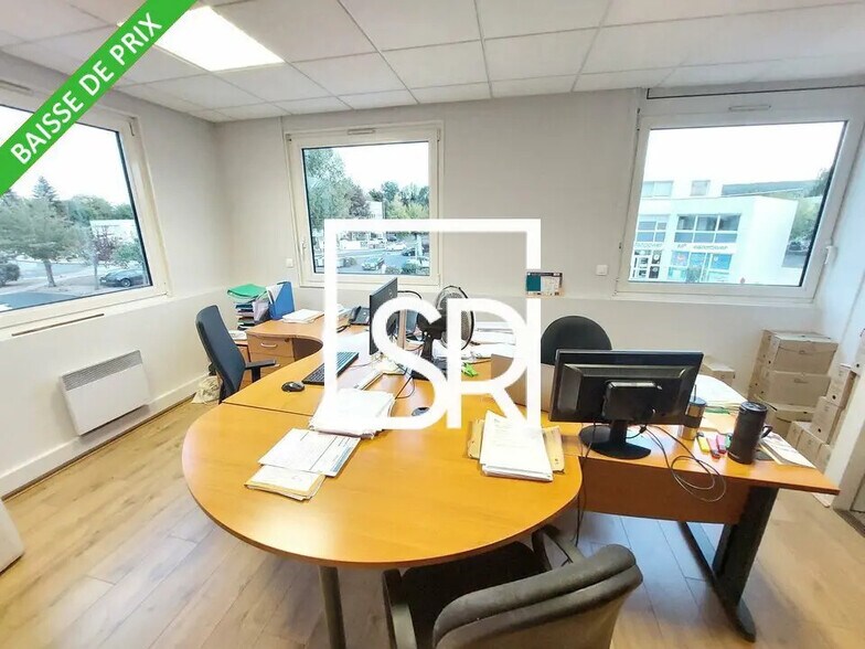 Bureau dans Clermont-Ferrand à vendre - Photo du bâtiment - Image 3 de 12