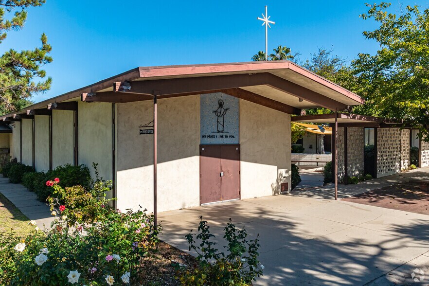 718 S Azusa Ave, West Covina, CA à louer - Photo du bâtiment - Image 3 de 4