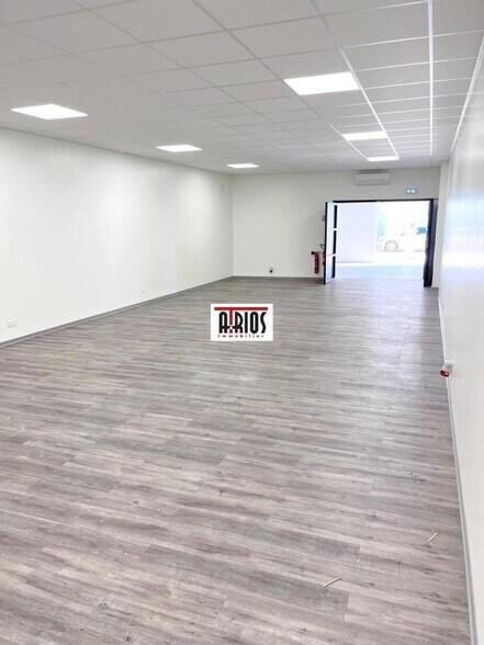 Retail in La Garde for lease - Interior Photo - Image 3 of 7