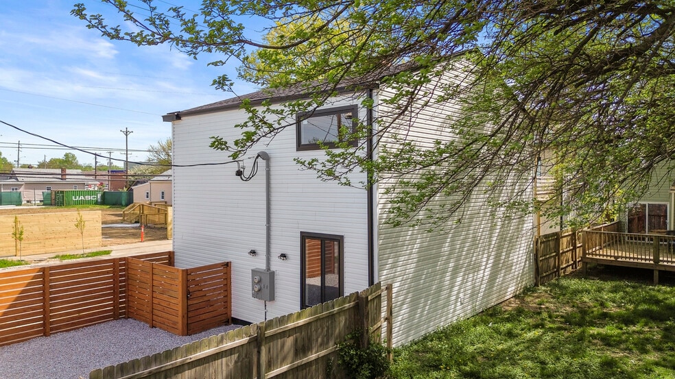 530 E Burnett Ave, Louisville, KY for sale - Primary Photo - Image 3 of 52