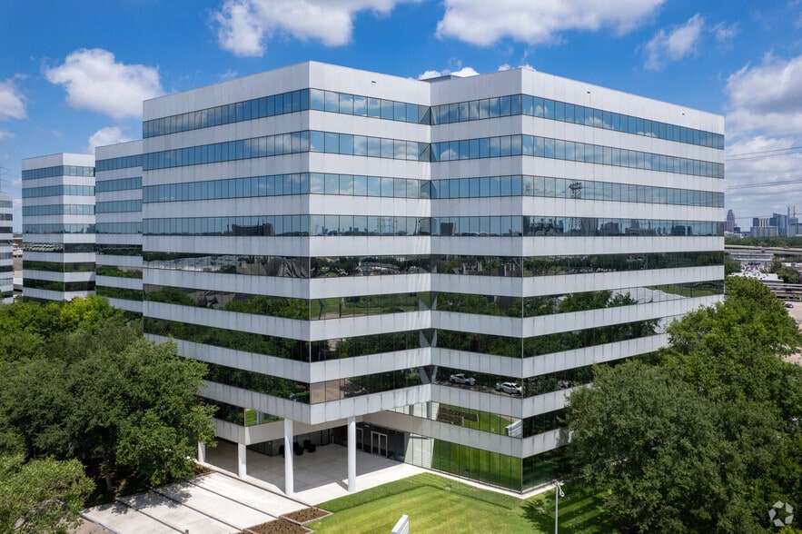 4828 Loop Central Dr, Houston, TX for sale - Primary Photo - Image 1 of 19