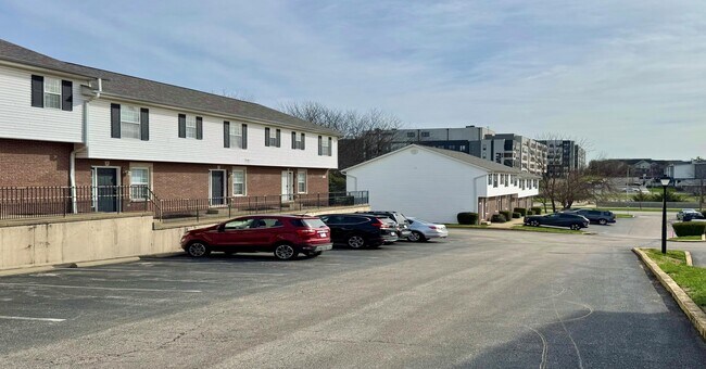 Plus de détails pour 1426-1496 N Kinser Pike, Bloomington, IN - Multi-résidentiel à vendre