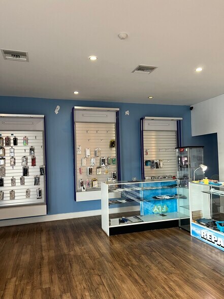 6327 S Orange Ave, Orlando, FL à louer - Photo intérieure - Image 3 de 12