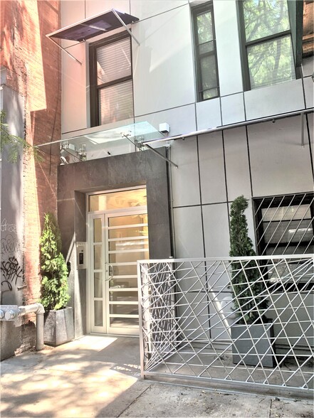 351 W 48th St, New York, NY for sale - Building Photo - Image 1 of 1