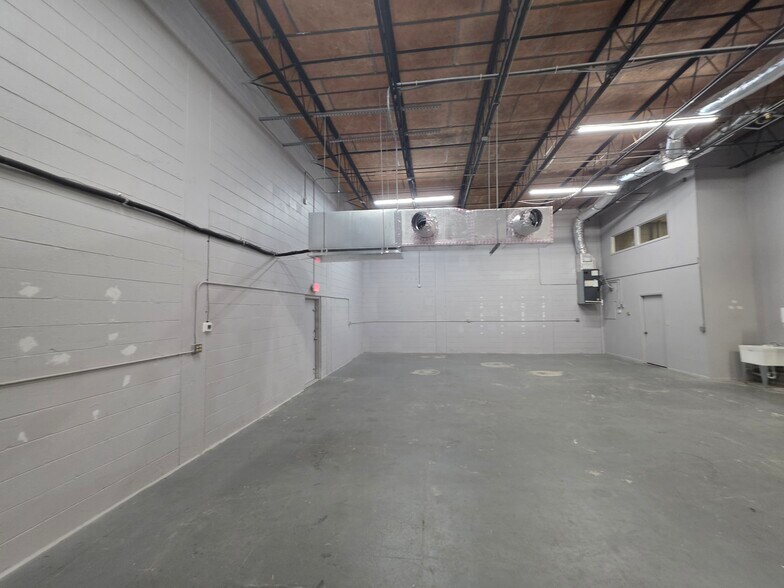 3550 N Morris St, Saint Petersburg, FL à louer - Photo du bâtiment - Image 2 de 32