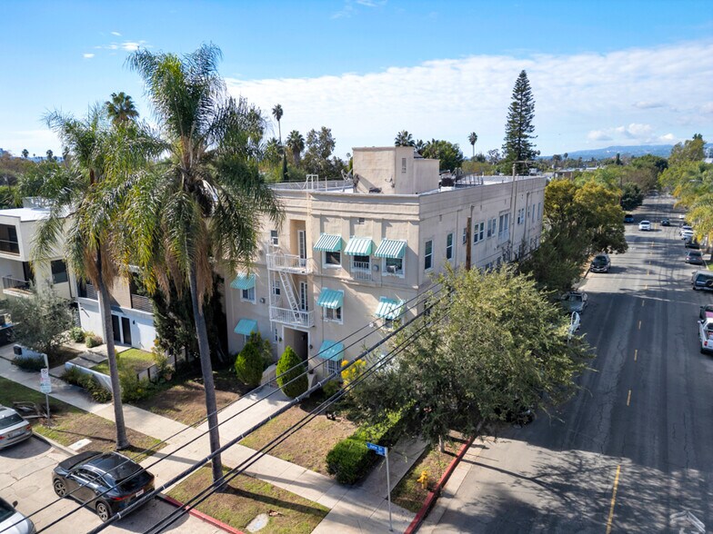 859 N June St, Los Angeles, CA à vendre - Photo du bâtiment - Image 2 de 11