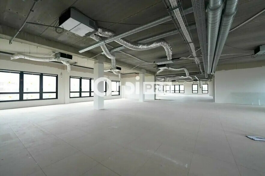 Office in Genas for lease - Interior Photo - Image 2 of 9