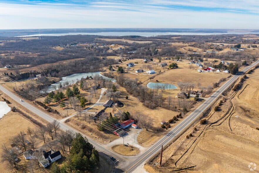 2018 Highway G28, Pella, IA à vendre - Aérien - Image 2 de 3
