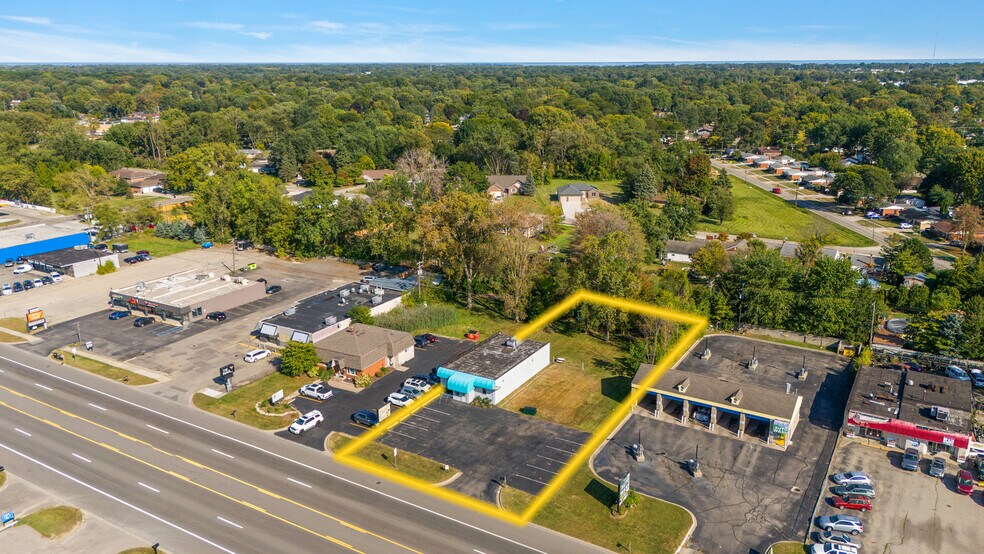36366 Groesbeck Hwy, Clinton Township, MI à vendre - Photo du bâtiment - Image 2 de 6