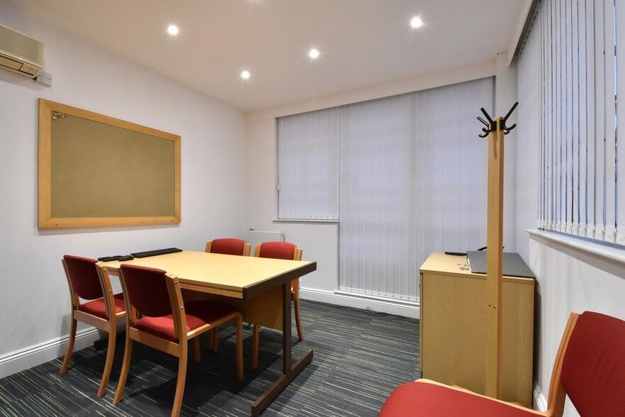 Unit 9 Metro Business Park, Kangley Bridge Road, London for lease - Building Photo - Image 2 of 11