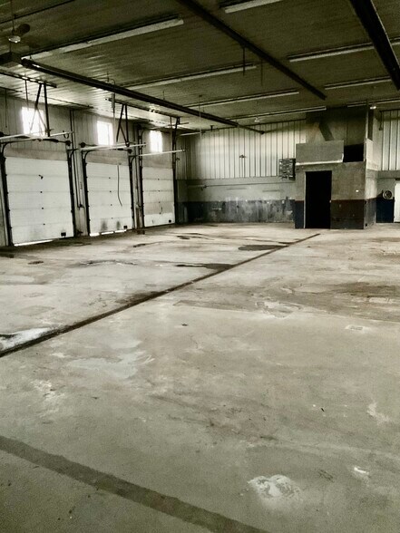 311 E Clifty Dr, Madison, IN à louer - Photo intérieure - Image 3 de 3