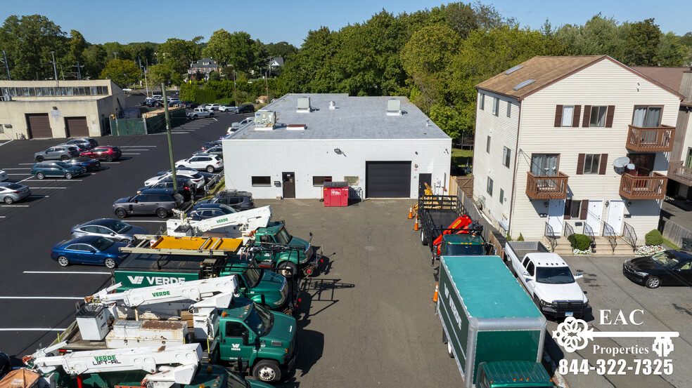 20 Crescent St, Stamford, CT for lease - Building Photo - Image 3 of 27