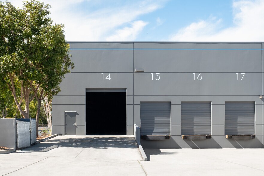 13741 Danielson St, Poway, CA à louer - Photo du bâtiment - Image 2 de 6