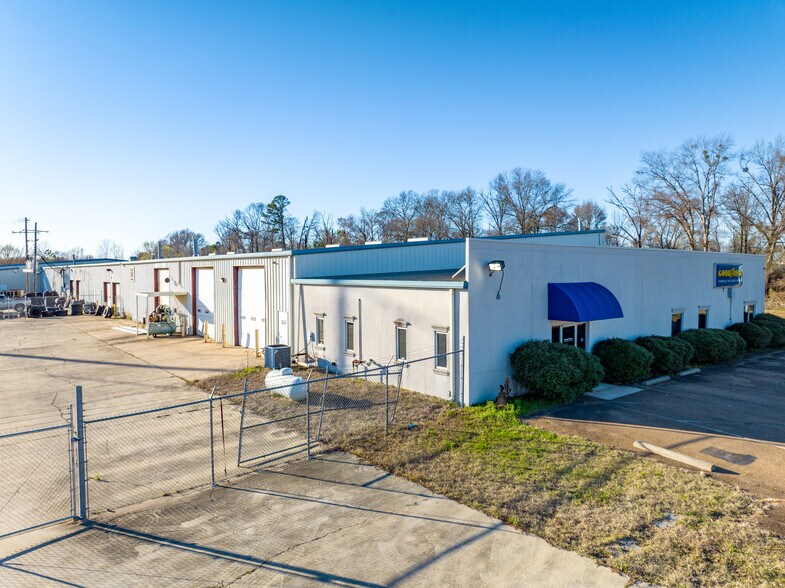 555 US-80, Pearl, MS à vendre - Photo du bâtiment - Image 3 de 6