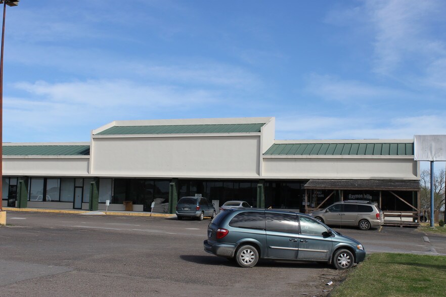 100 N Expressway 77, Raymondville, TX à louer - Photo du bâtiment - Image 3 de 3