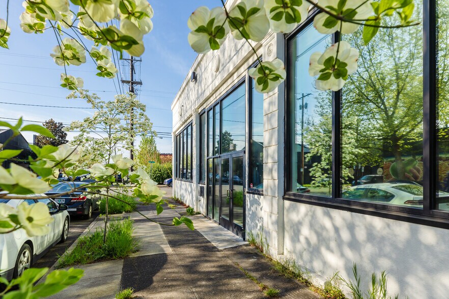 721-731 SE Yamhill St, Portland, OR à louer - Photo du bâtiment - Image 3 de 15