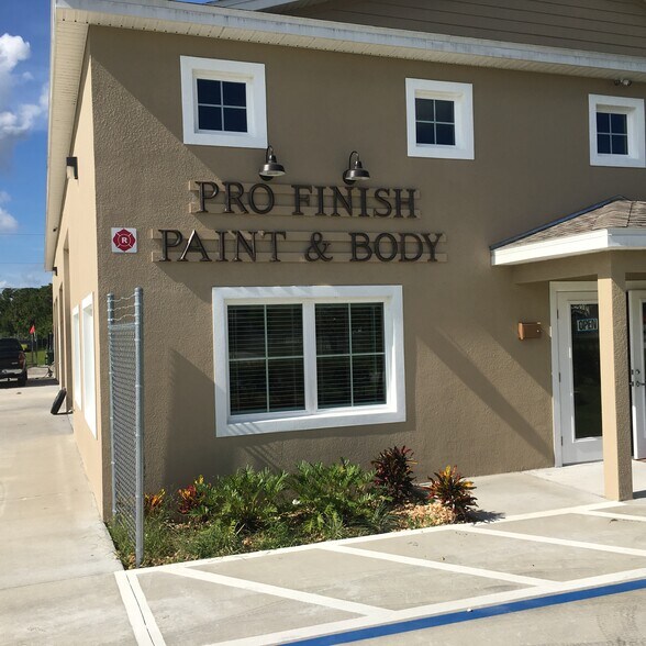 1742 Canova St SE, Palm Bay, FL à vendre - Photo du bâtiment - Image 2 de 24