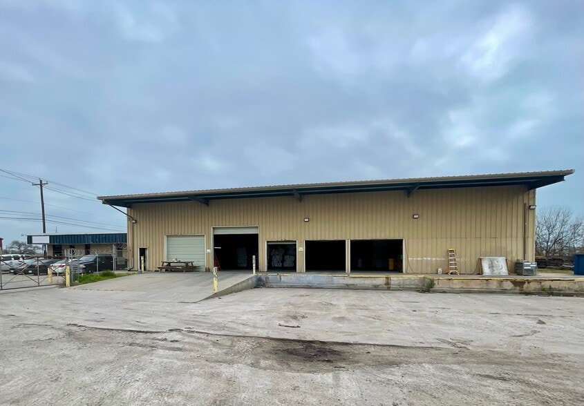 1524 N Port Ave, Corpus Christi, TX for lease - Building Photo - Image 2 of 6
