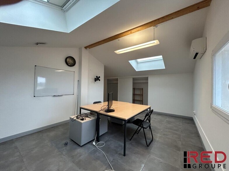 Office in Eguilles for lease - Interior Photo - Image 3 of 7