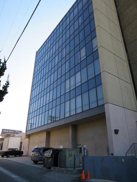 8055 W Manchester Ave, Playa del Rey, CA à louer - Photo du bâtiment - Image 2 de 11