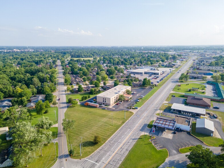 1502 N Baldwin St, Marion, IN à vendre - Photo du bâtiment - Image 3 de 9