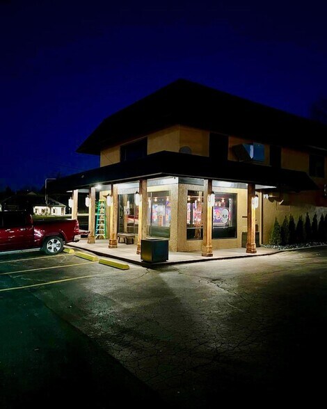 132 Niles Cortland Rd, Warren, OH à louer - Photo du bâtiment - Image 2 de 12