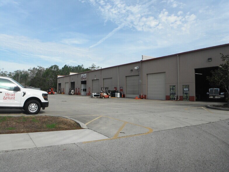 313 N Tomoka Farms Rd, Daytona Beach, FL à louer - Photo du bâtiment - Image 3 de 3