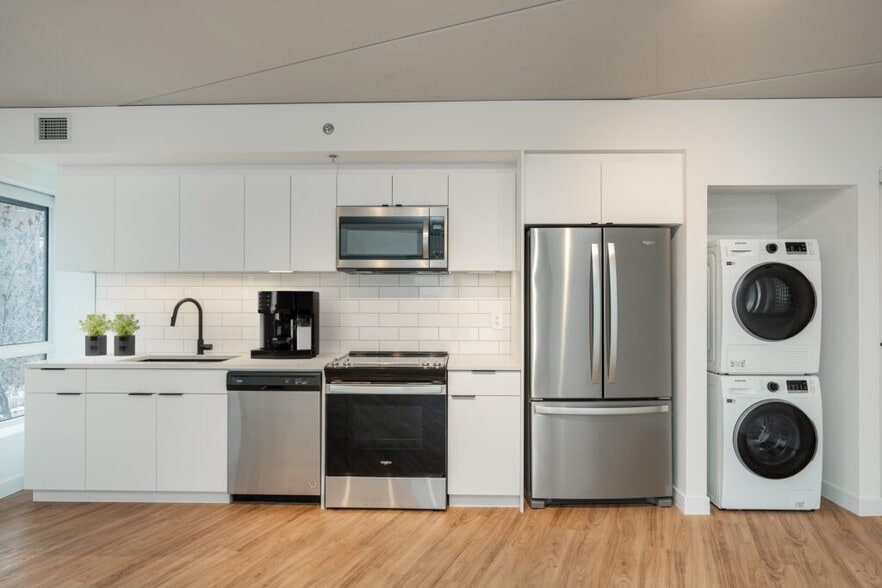 90 Alexander Av, Winnipeg, MB à louer - Photo du bâtiment - Image 3 de 10