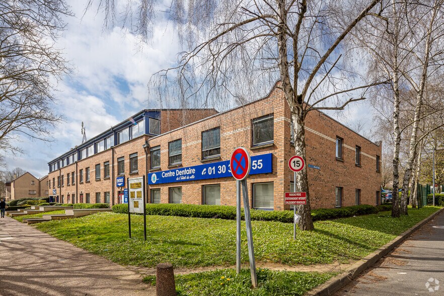 27 Avenue De La Constellation, Cergy à louer - Photo du bâtiment - Image 3 de 3