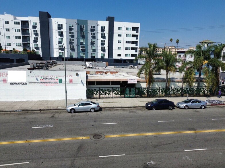 2501 S Hill St, Los Angeles, CA à louer - Photo du bâtiment - Image 2 de 55