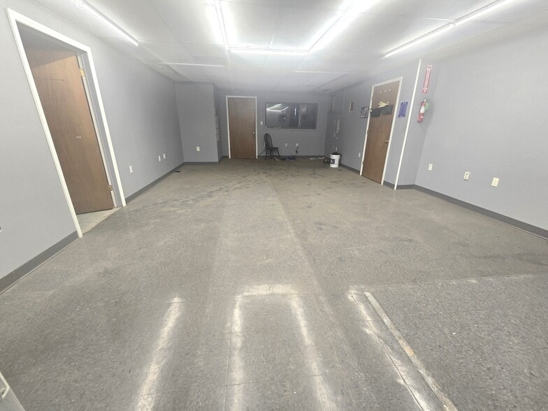 224 Glenwood Ave, Bloomfield, NJ for lease - Interior Photo - Image 3 of 14