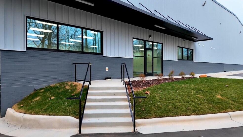 4300 Old Greensboro Rd, Winston-Salem, NC à louer - Vidéo sur l’inscription commerciale - Image 2 de 15