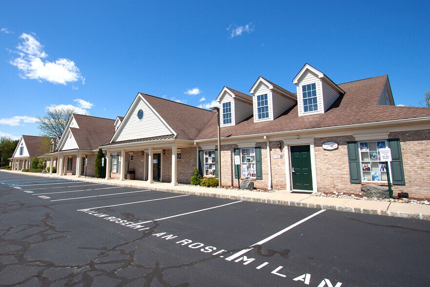 378 S Branch Rd, Hillsborough, NJ à louer - Photo du bâtiment - Image 3 de 17