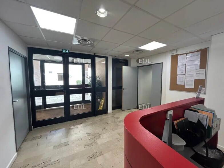 Bureau dans Marseille à louer - Photo du bâtiment - Image 2 de 14