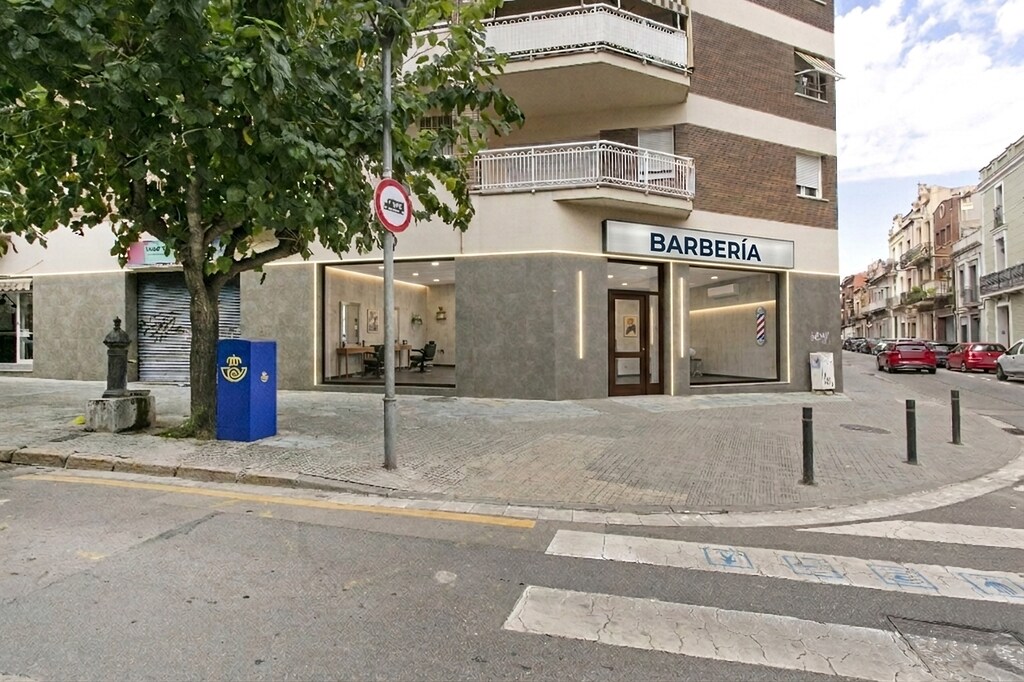 Immeuble residentiel dans Sant Vicenç dels Horts, Barcelona à vendre Photo du bâtiment- Image 1 de 3