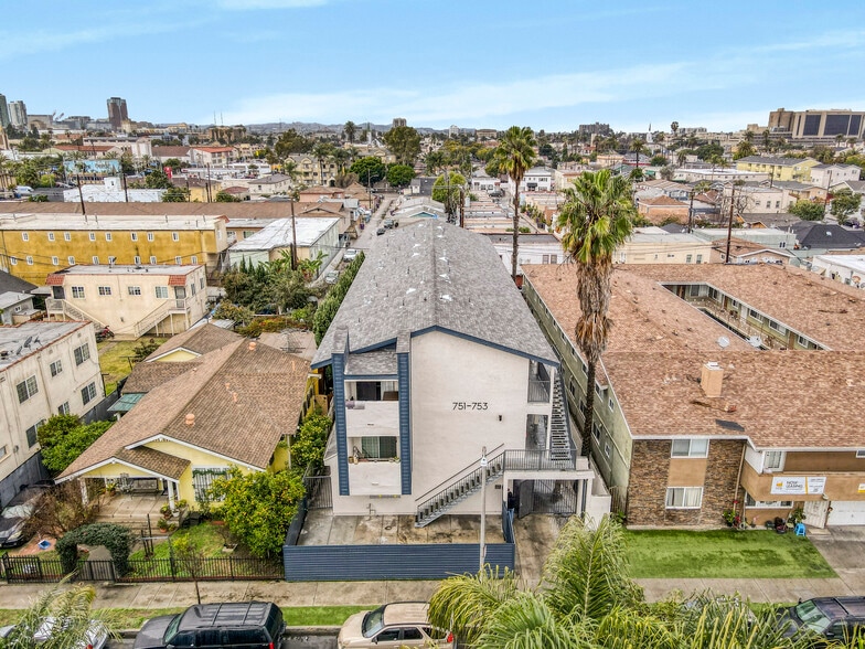 753 Cerritos Ave, Long Beach, CA à vendre - Photo du bâtiment - Image 3 de 32