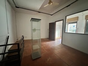 Retail in Manresa, Barcelona for lease Interior Photo- Image 2 of 6
