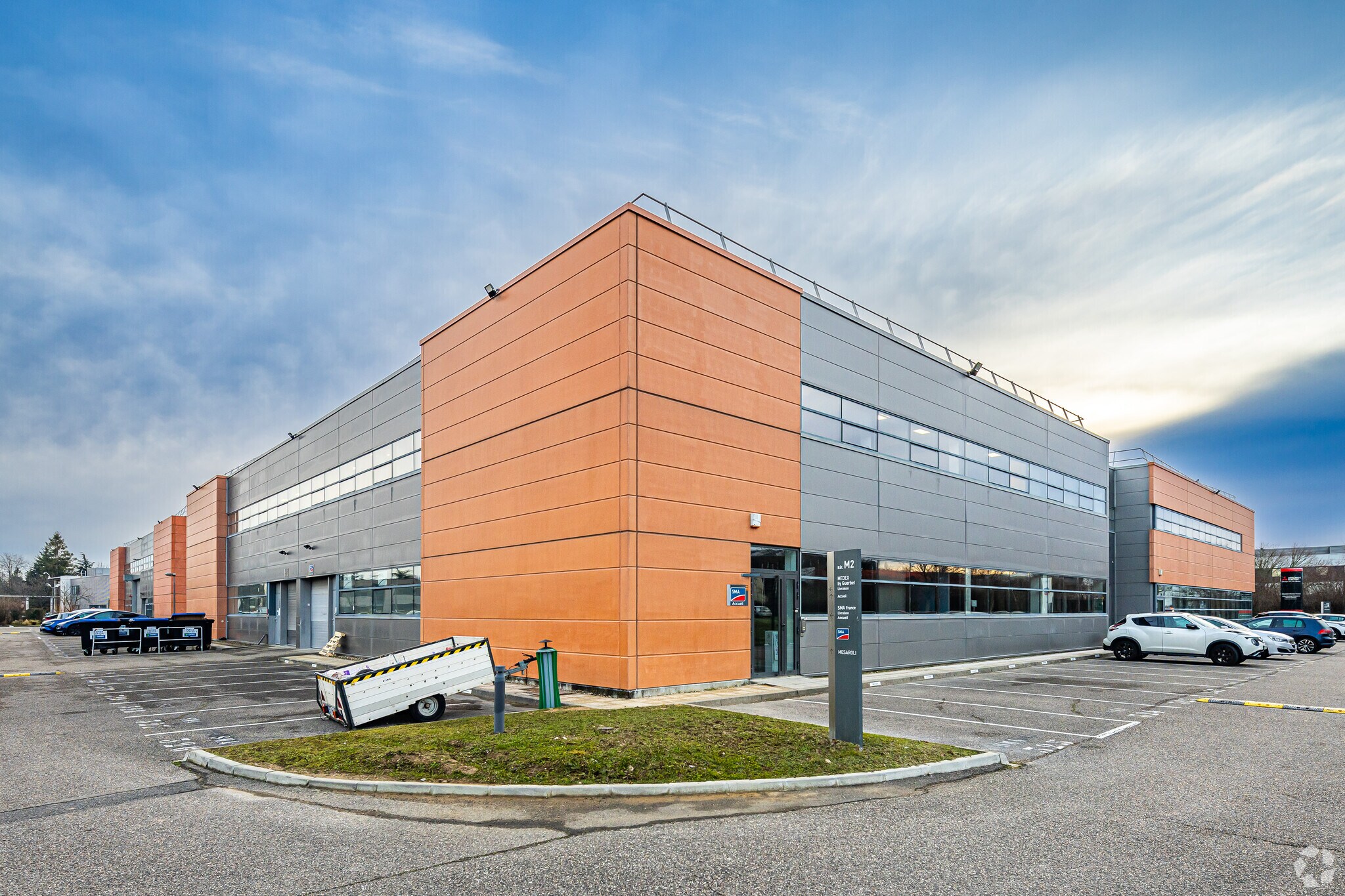 Office in Saint-Priest for lease Primary Photo- Image 1 of 3