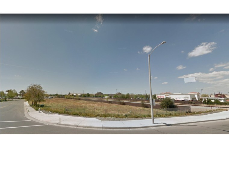 Glendale Ave & S 12th Ave, Hanford, CA à vendre - Photo du bâtiment - Image 2 de 3