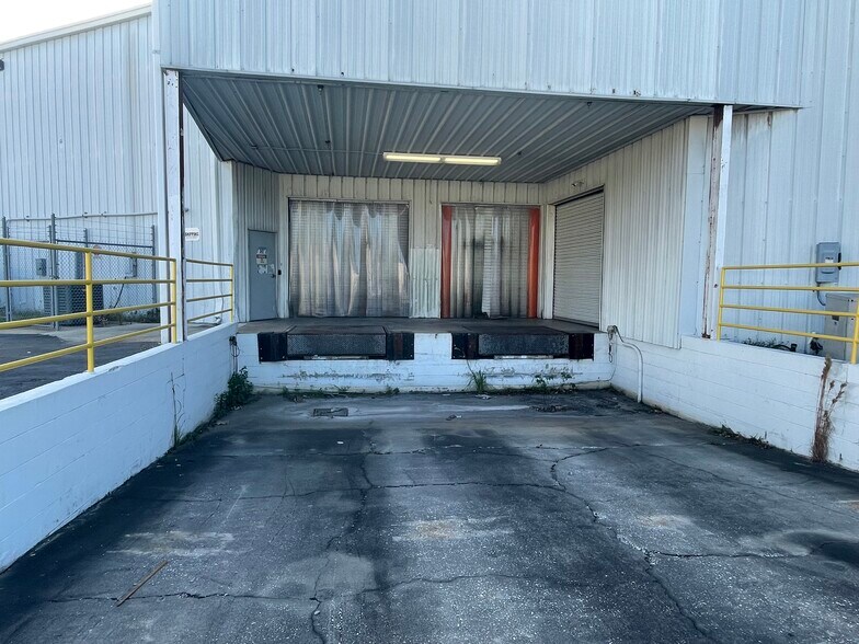 13701 N 66th St, Largo, FL à louer - Photo du bâtiment - Image 3 de 21