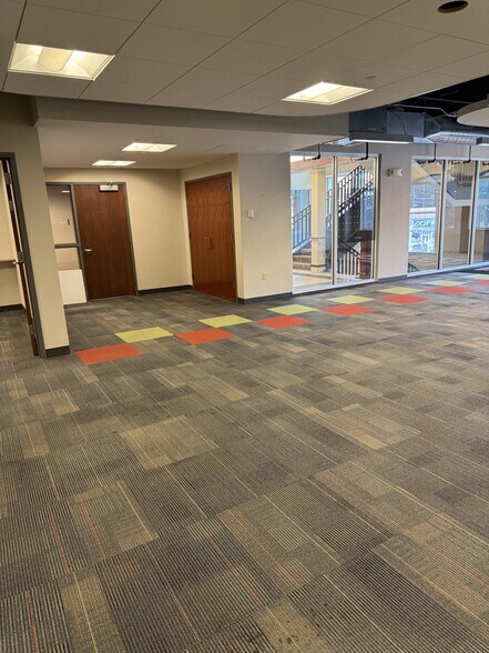 310 Broadway Ave S, Rochester, MN à louer - Photo du bâtiment - Image 2 de 20