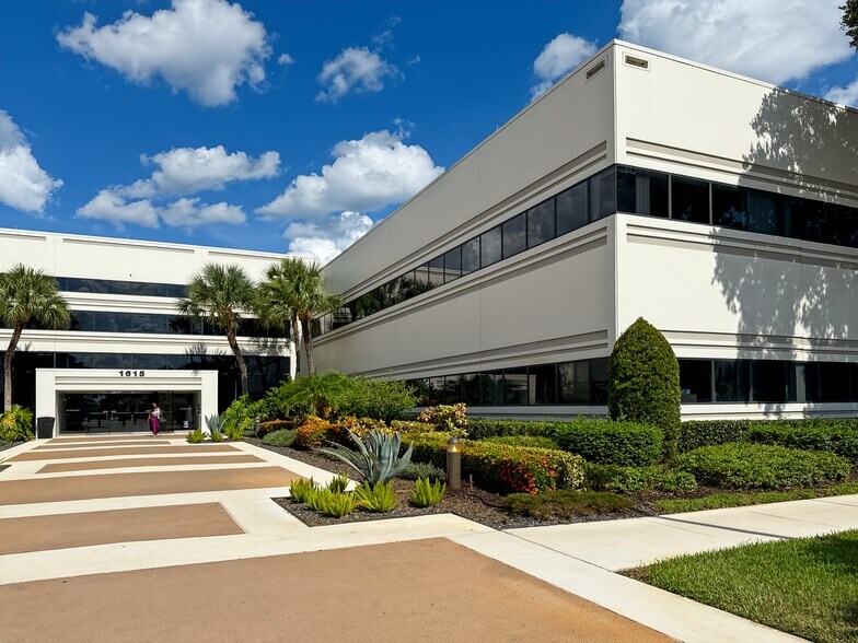 1615 S Congress Ave, Delray Beach, FL à louer - Photo du bâtiment - Image 3 de 15