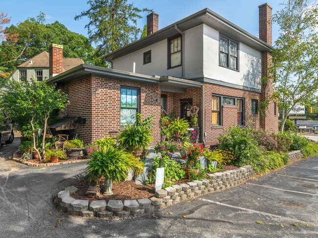 More details for 104 Clairmont Dr, Hendersonville, NC - Retail for Sale