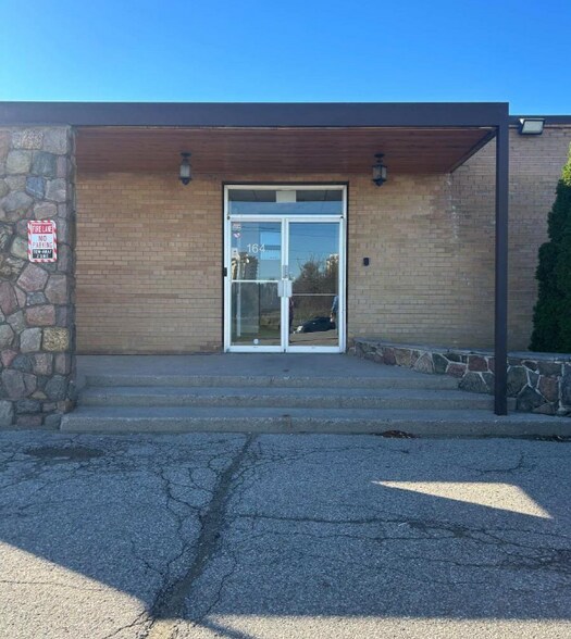 164 Innisfil St, Barrie, ON à louer - Photo du bâtiment - Image 1 de 2