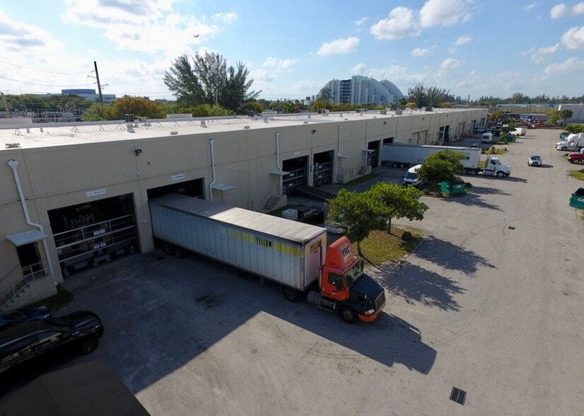 10850 NW 21st St, Miami, FL à louer - Photo du bâtiment - Image 2 de 3