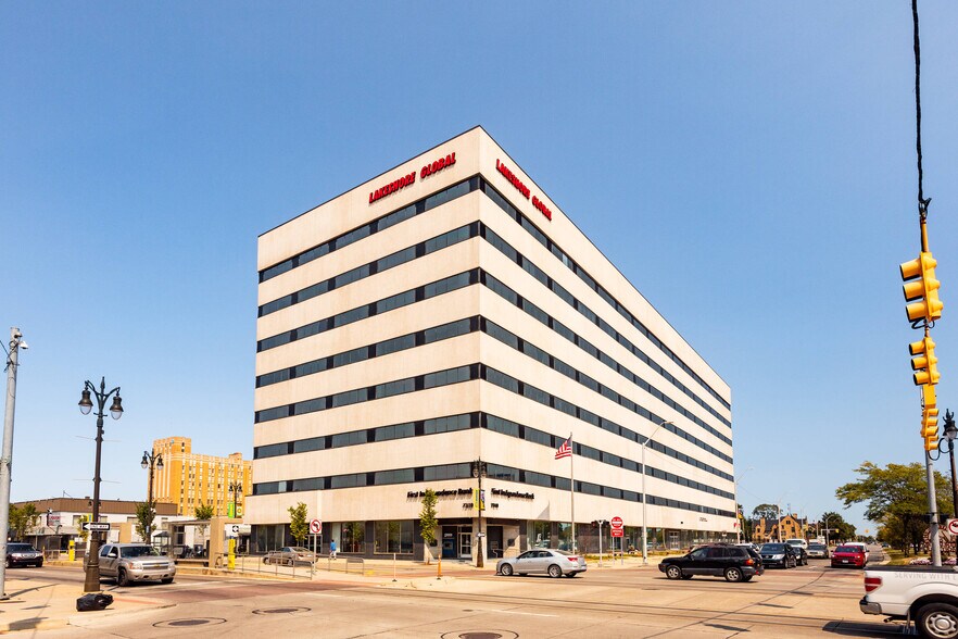 7300 Woodward Ave, Detroit, MI à louer - Photo du bâtiment - Image 2 de 15